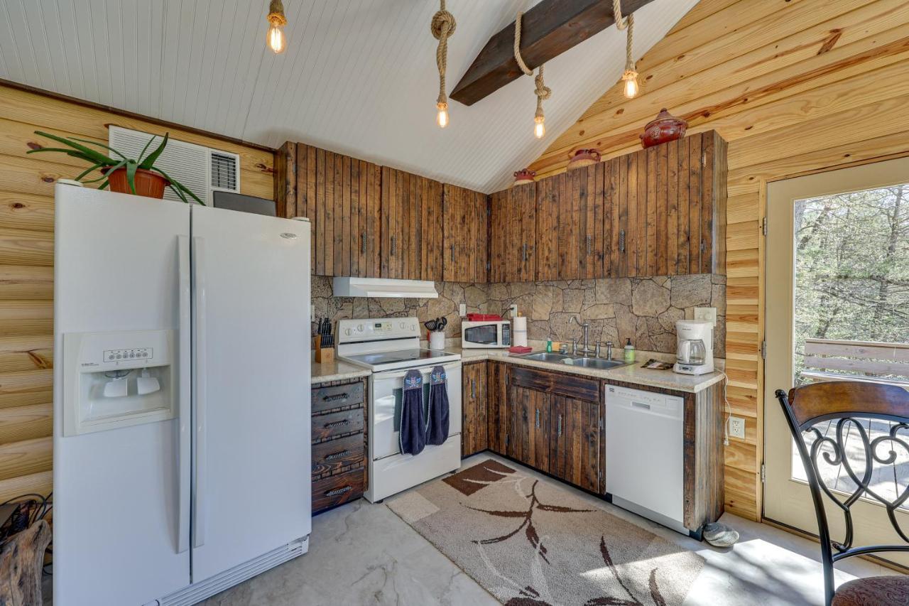 Cliffside Eureka Springs Cabin With Beaver Lake View 外观 照片