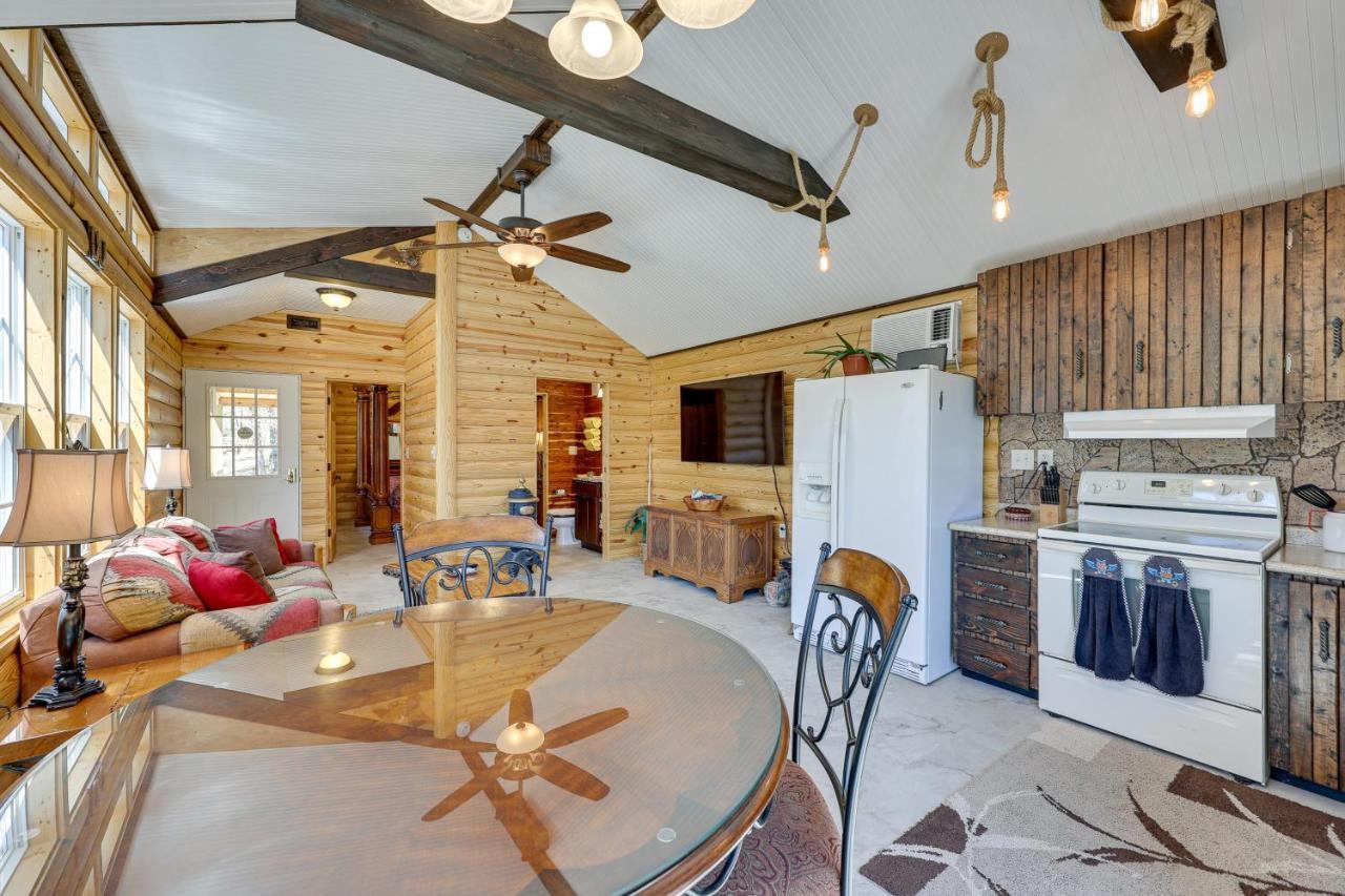 Cliffside Eureka Springs Cabin With Beaver Lake View 外观 照片