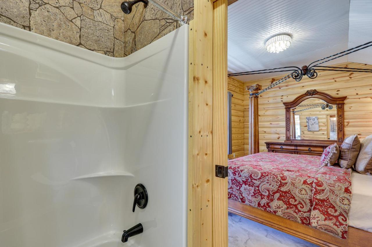 Cliffside Eureka Springs Cabin With Beaver Lake View 外观 照片