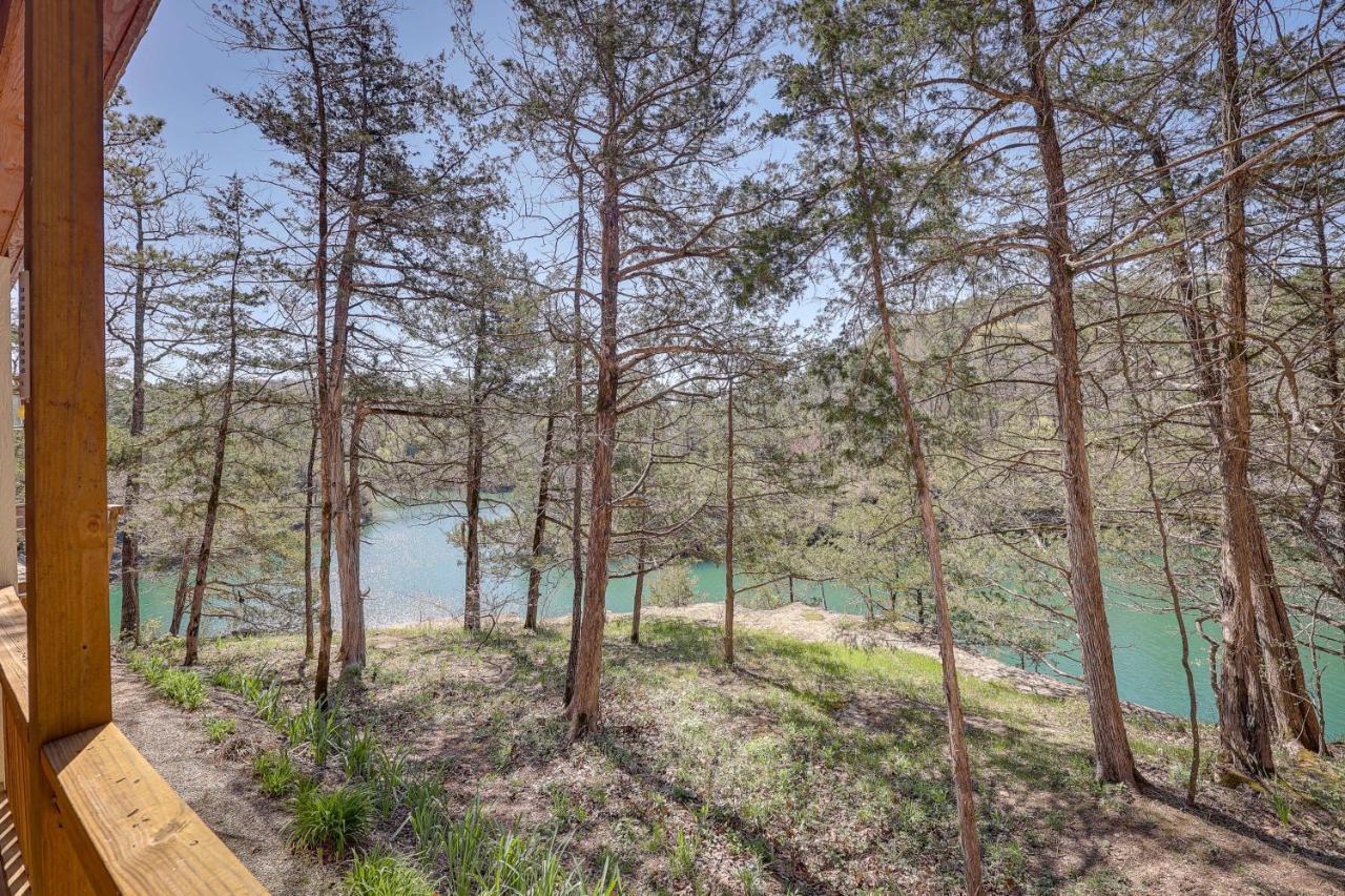 Cliffside Eureka Springs Cabin With Beaver Lake View 外观 照片