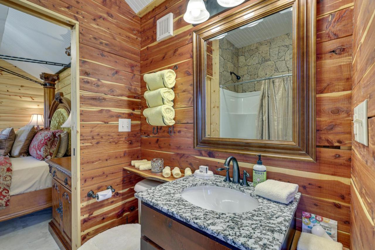 Cliffside Eureka Springs Cabin With Beaver Lake View 外观 照片